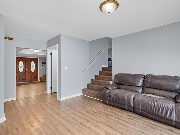 5th image of 27 Crestview Dr