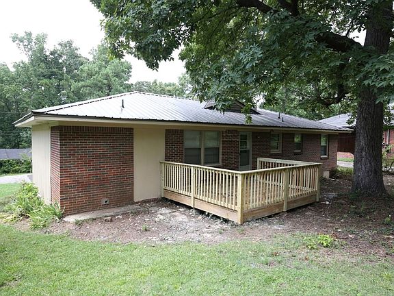 4th image of 1149 Carnation Dr