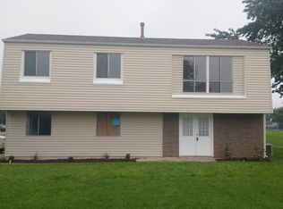 34 Village Ct, Elgin, IL 60120