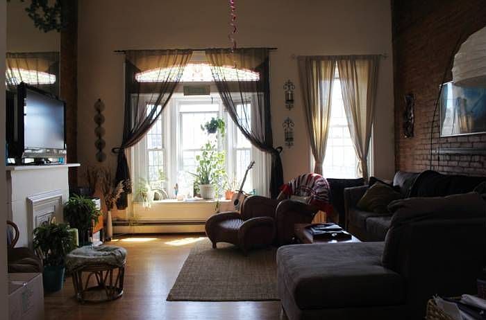 Living Area - View 2