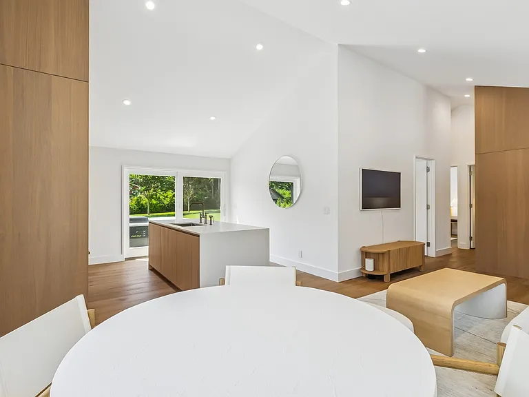 96 Town Ln — Photo 10
