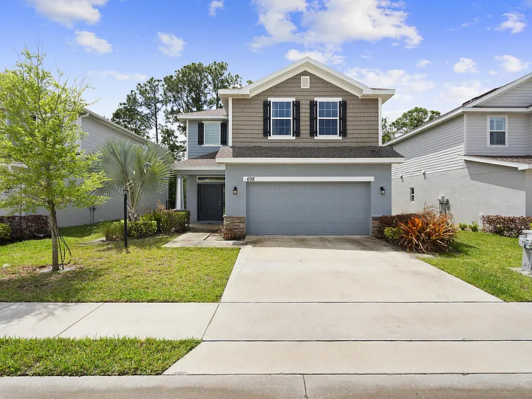 692 NE Turtleback Trl — Photo 2