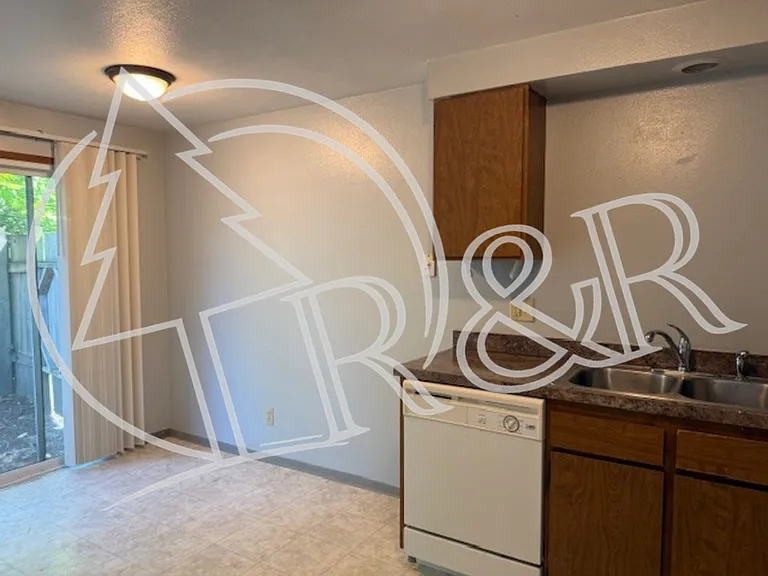 1077 Polk St #1 — Photo 12