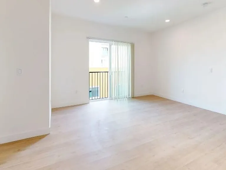 339 S Oxford Ave #202 — Photo 9