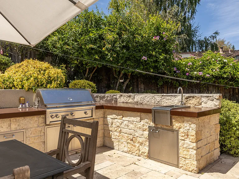 977 Continental Dr — Photo 33
