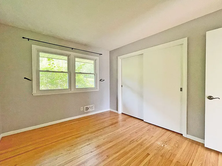 1064 Hackmann Cir NE — Photo 14