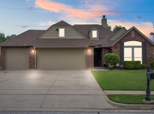 4527 S Narcissus Ave, Broken Arrow, OK 74011