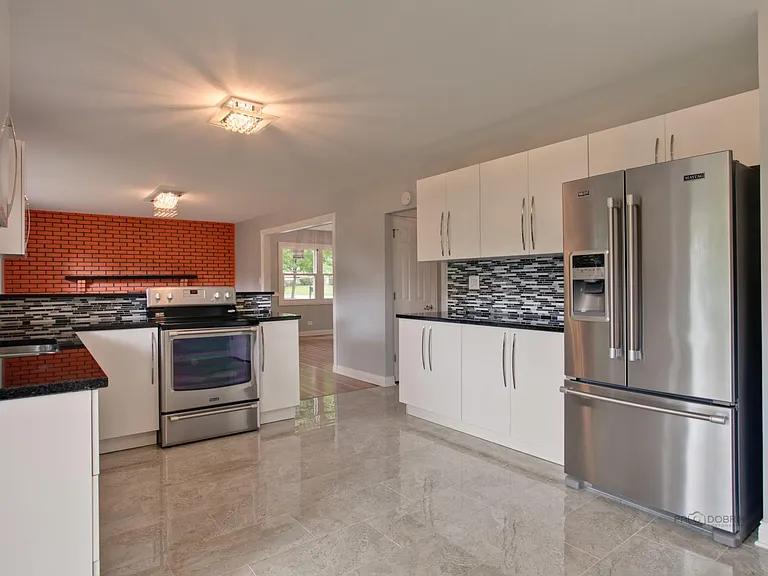 8 Bernard Ct — Photo 2
