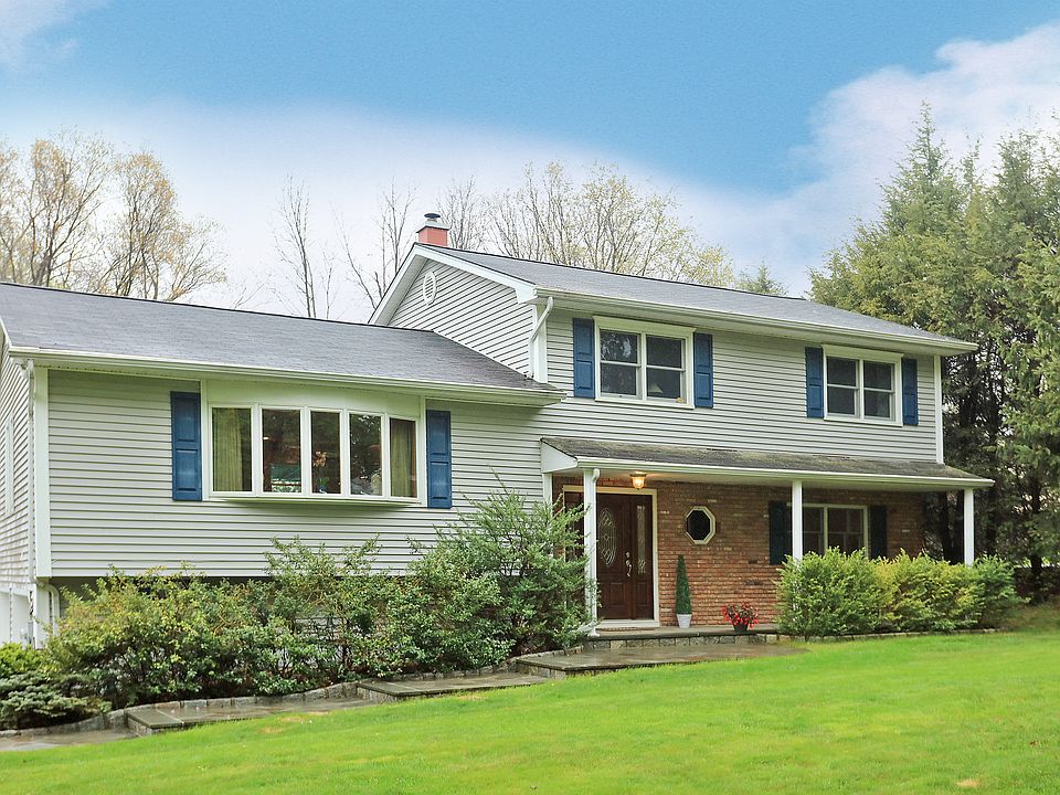 1st image of 3052 Radcliffe Dr