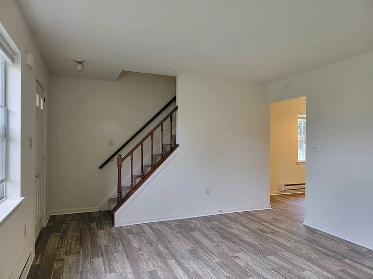 1008 Williamsburg Rd — Photo 4