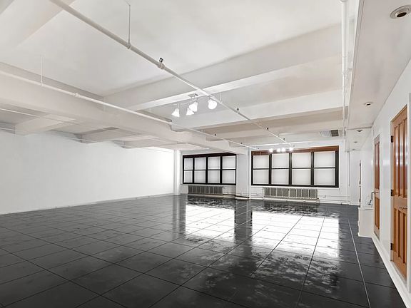 5th image of 335 W 38th St APT 4