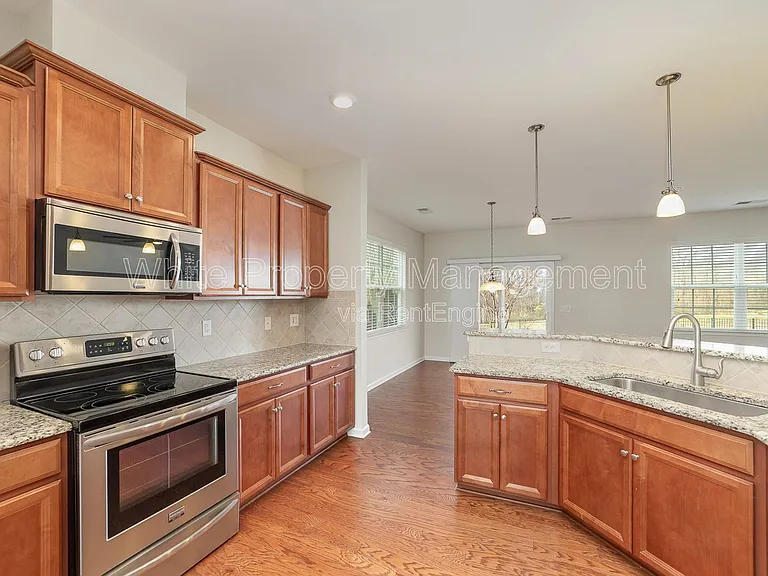 7922 Kelburn Ln — Photo 14