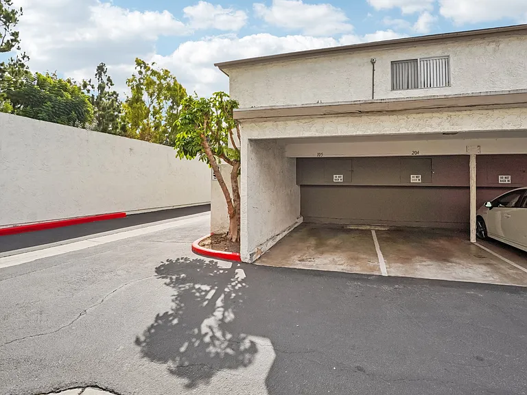 Granada Court — Photo 16