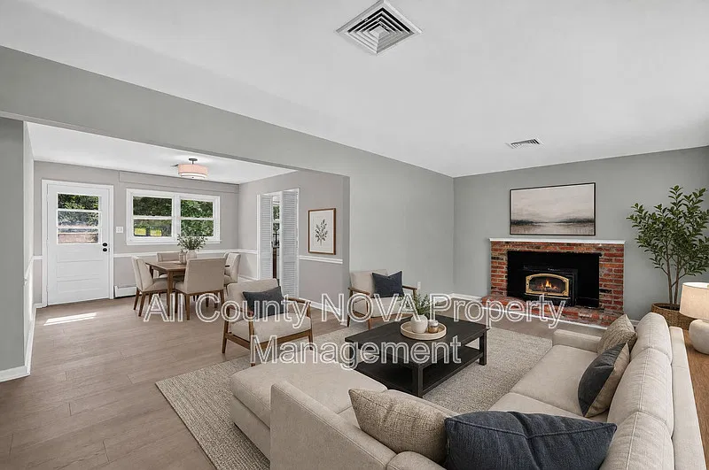 3 bed, 2.5 bath, $3,695 — Photo 3