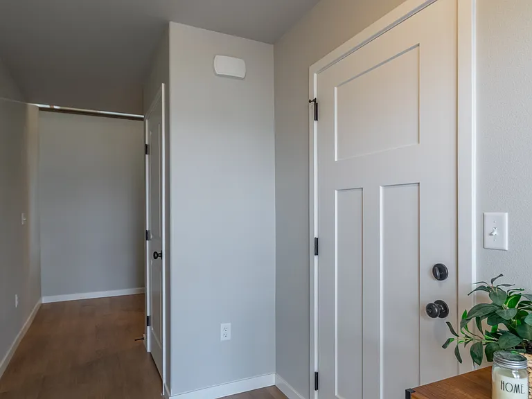 1129 Jill Dr W — Photo 9