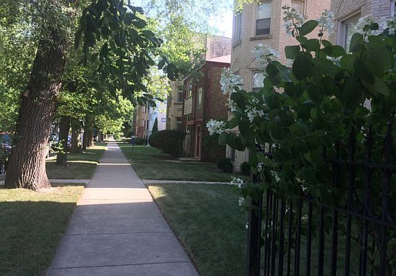 2nd image of 7438 N Oakley Ave APT 1