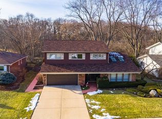 404 S Cedarcrest Dr, Schaumburg, IL 60193