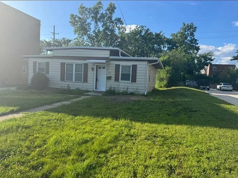 28 Willow Rd — Photo 1