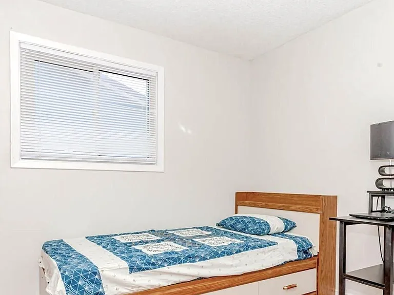 18 Hockley Path #UPPER — Photo 9