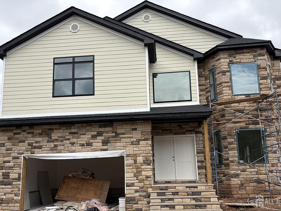 2nd image of 122 Arthur Ave
