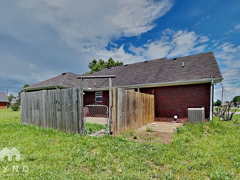 2401 Pinyon Dr — Photo 15