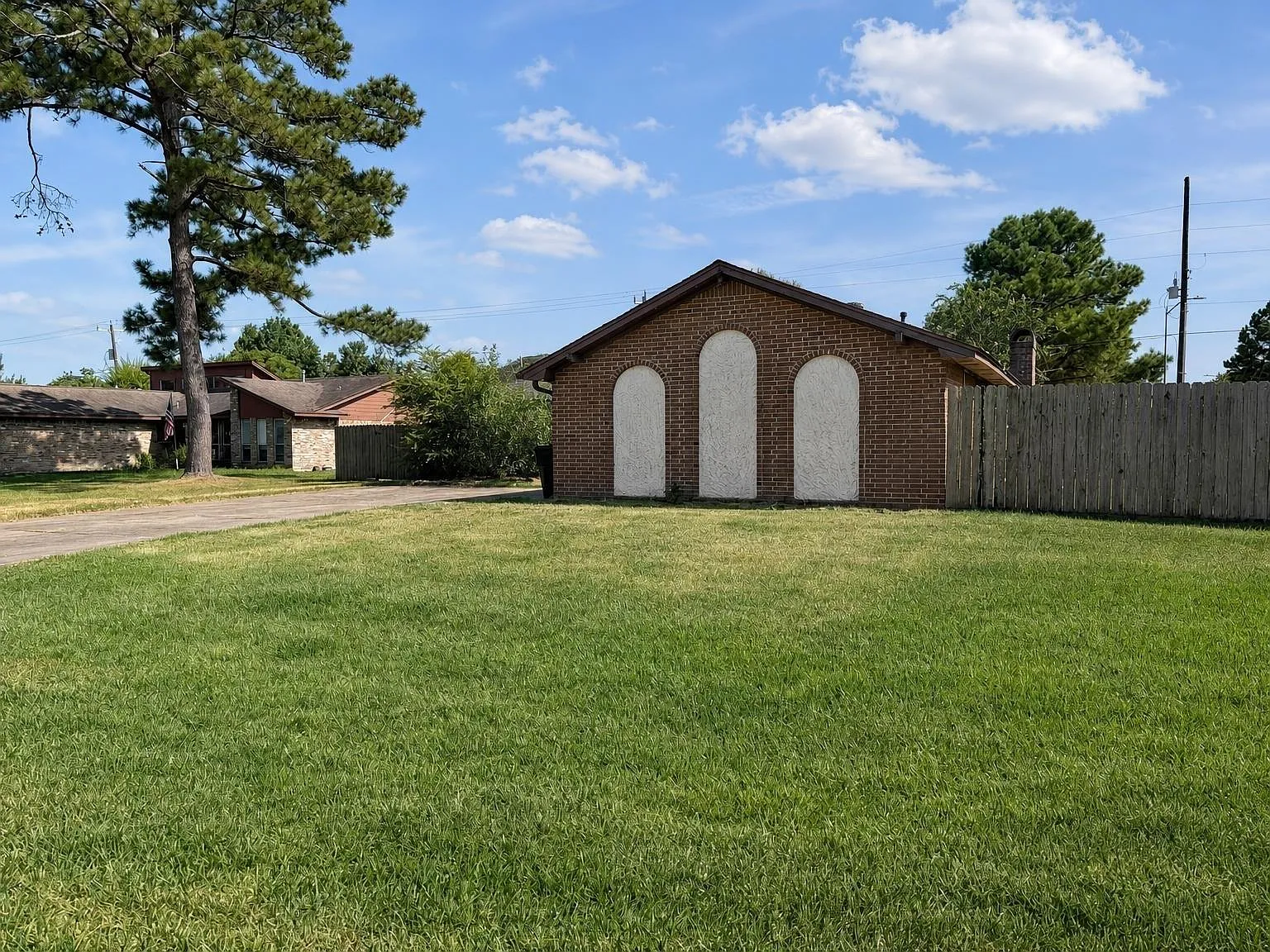4 bed, 3.0 bath, 2007 sqft, $2,000 — Photo 3
