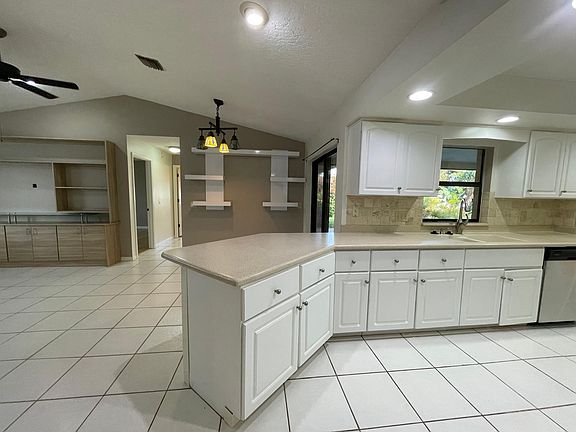 Kitchen/Family room