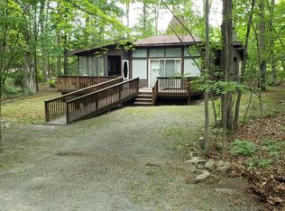 104 Lakeview Ter, Hawley, PA 18428