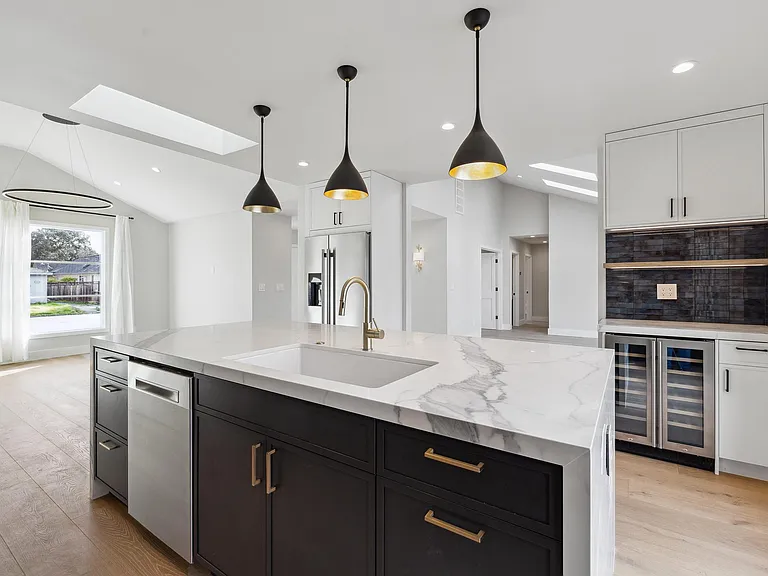 1230 Carmel Ter — Photo 12