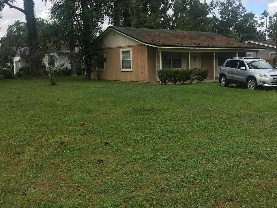 Beautiful shaded yard on a quiet street of well established
