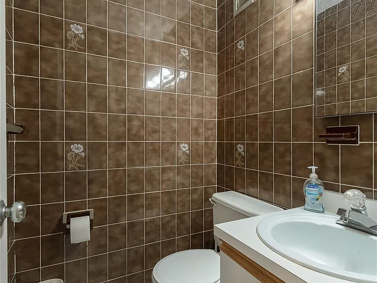 205 Mineola Blvd #3G — Photo 12