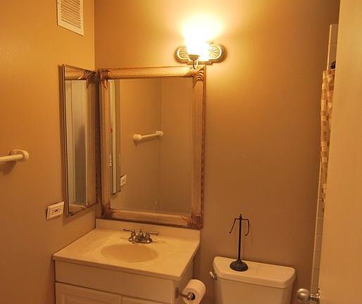 4th image of 3660 N Lake Shore Dr APT 811