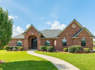 27 Texian Trl N, Angleton, TX 77515