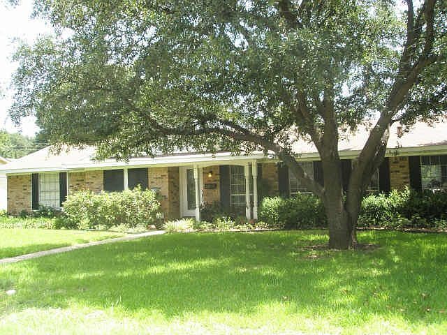 1st image of 3822 Clubway Ln
