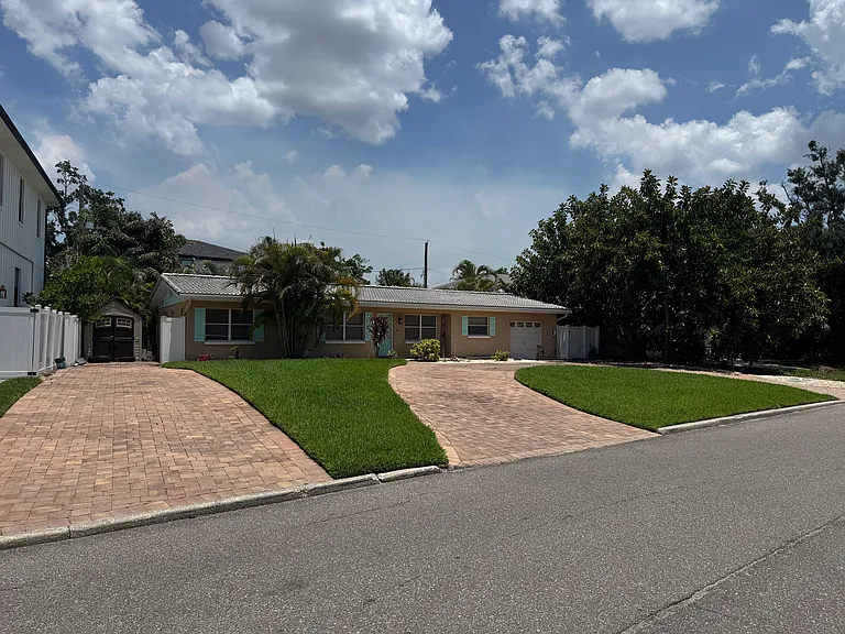 617 Luzon Ave — Photo 1