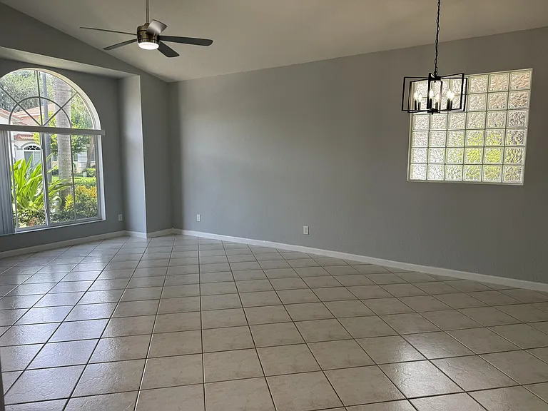 9084 Silver Glen Way — Photo 7
