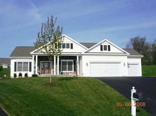 8 Princeton Ct, Clifton Park, NY 12065