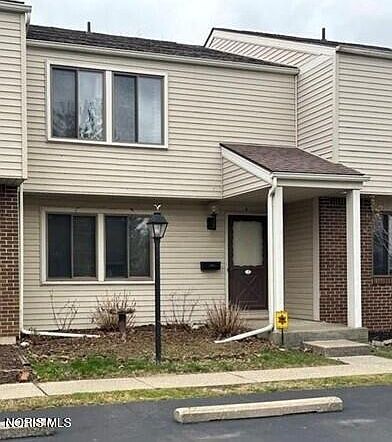 1st image of 4 Meadowbrook Dr