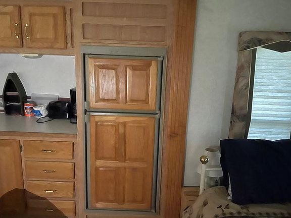 4th image of 2031 Lakeview Dr