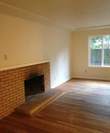 4th image of 901 SE 94th Ave