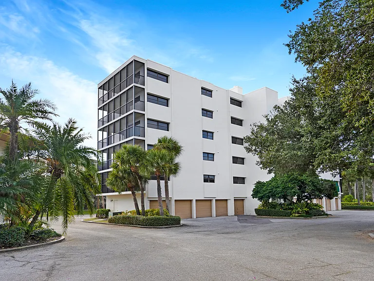 Residences at Blackburn Bay — Photo 10