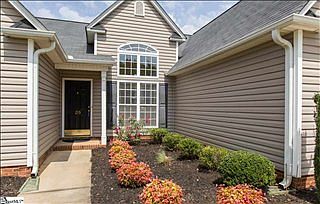 3rd image of 215 Grimes Dr