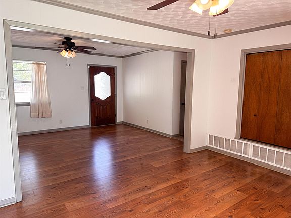 4th image of 102 W Llano Street