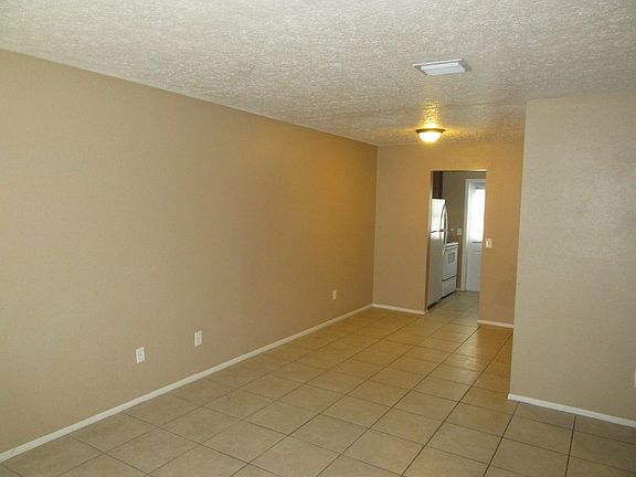 4th image of 1104 W 19th Ct #D