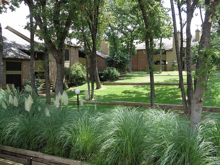 Woodlake Apartments — Photo 4