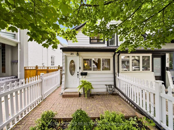 25 Batavia Ave, Toronto, ON M6N 4A1