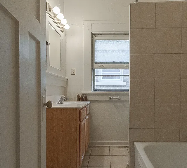 148-150 E Gorham St — Photo 9