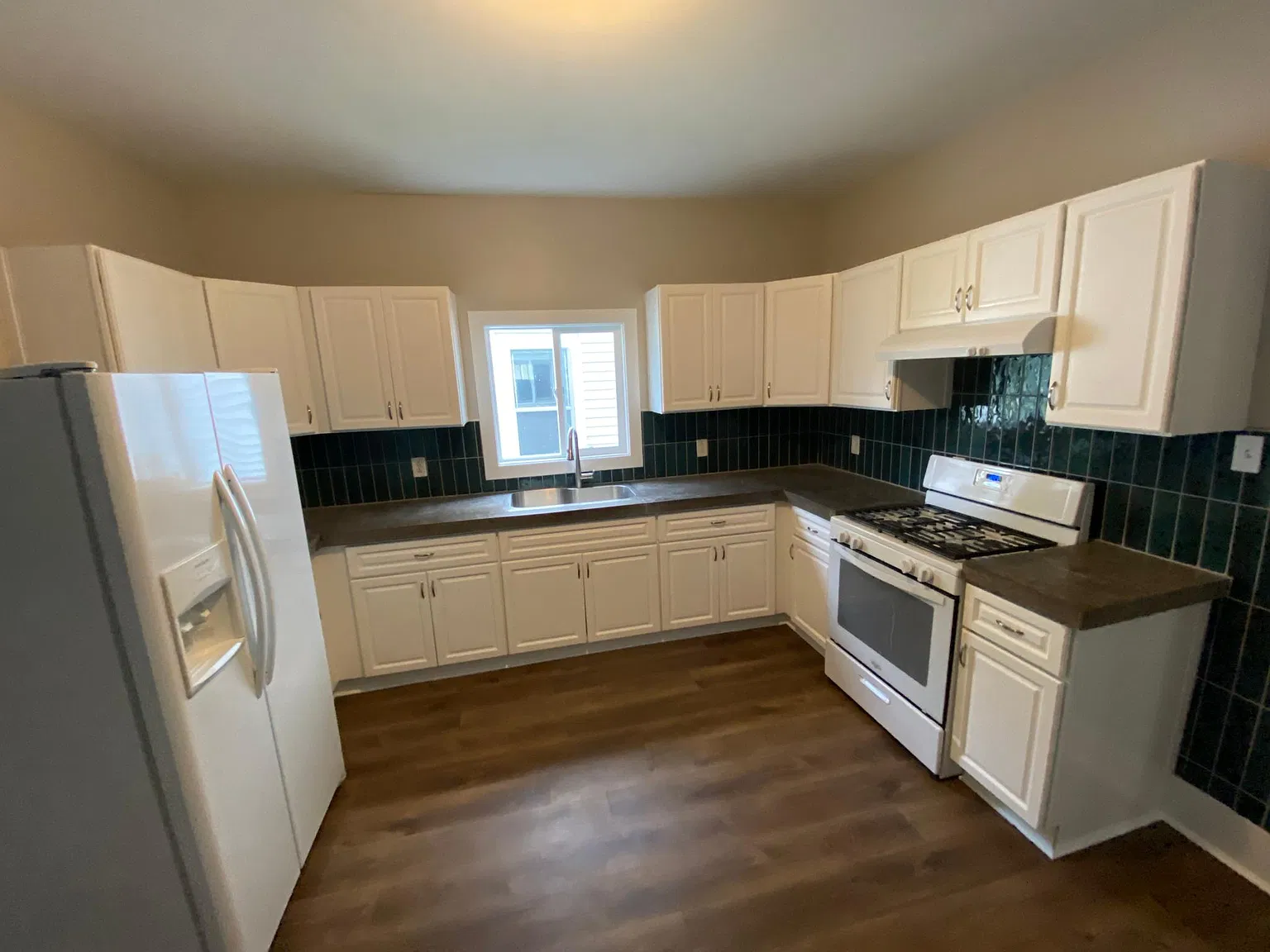 3 bed, 2.5 bath, 1708 sqft, $1,900 — Photo 4