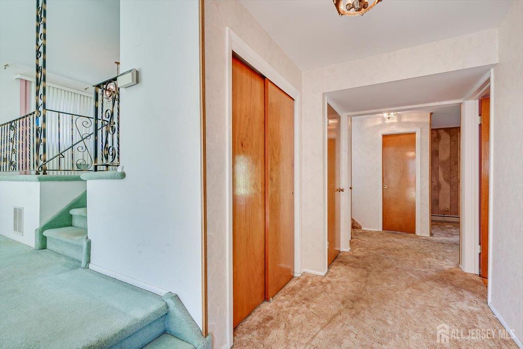 9 Annette Dr, Edison, NJ - View 3
