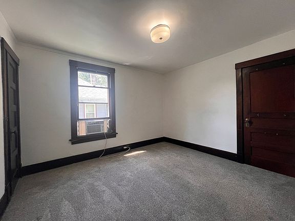 4th image of 2224 Iowa St